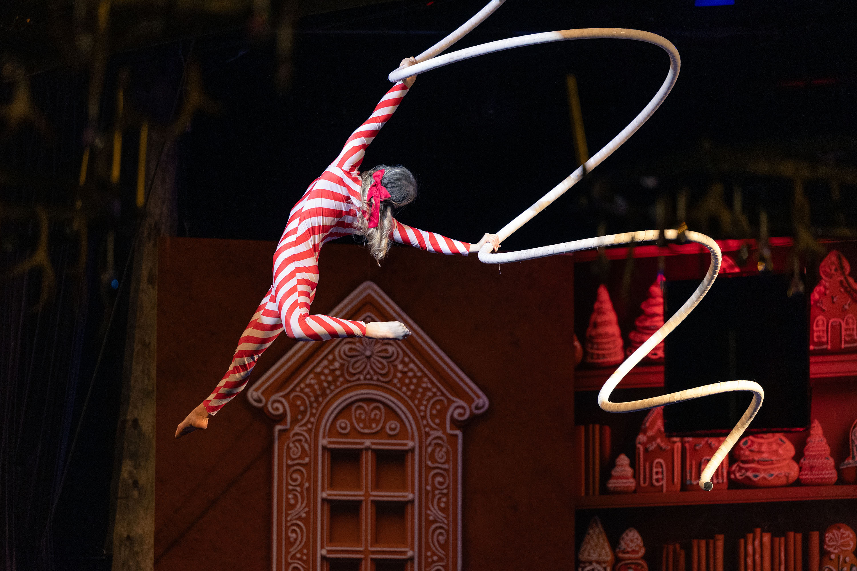 Amazing elf acrobat show at SantaPark.