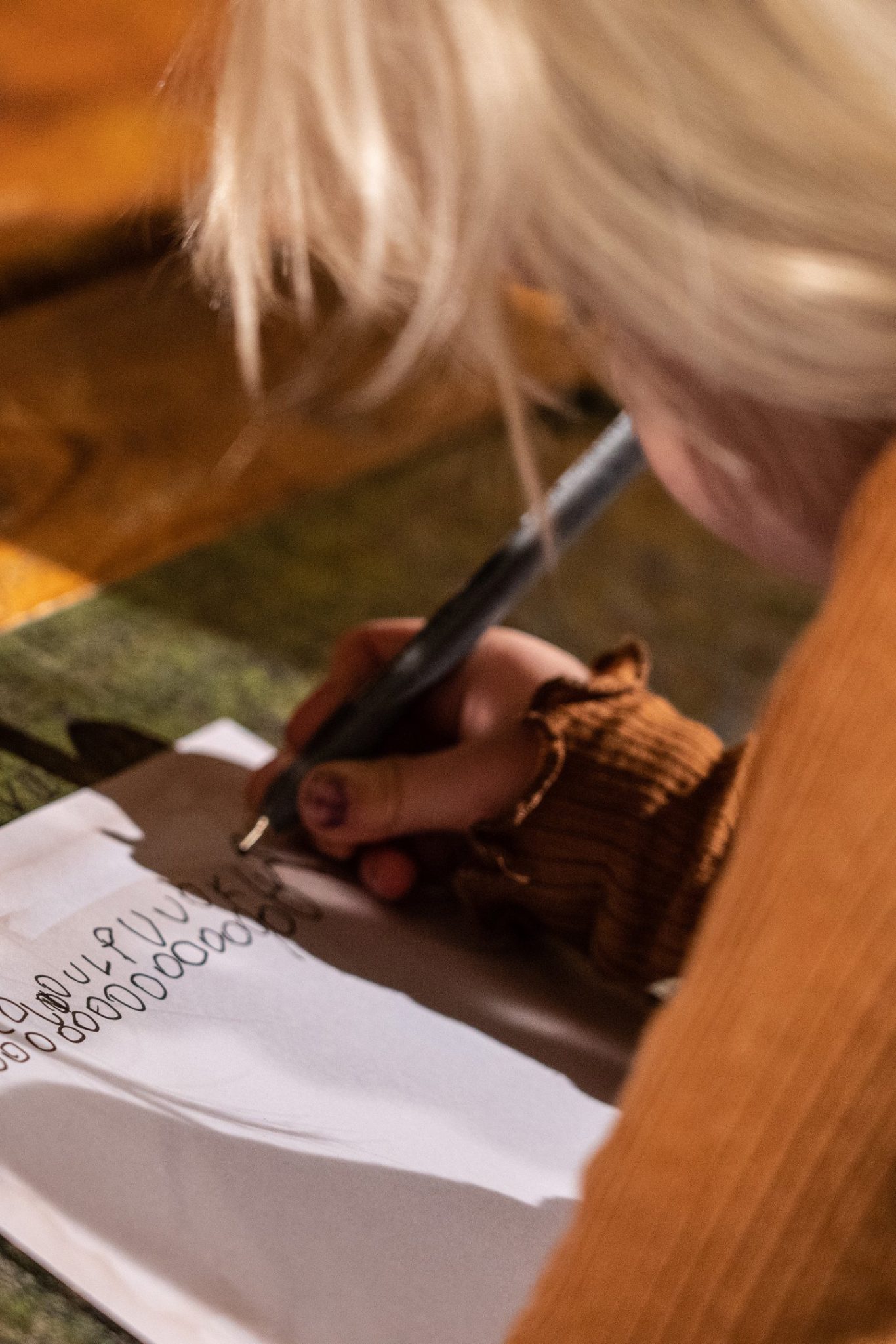 Ota yhteyttä. SantaParkin tiimi auttaa mielellään vierailullasi Joulupukin kotiluolaan Rovaniemellä.