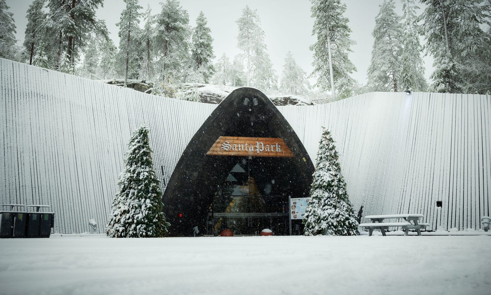 SantaPark sijaitsee maan uumenissa Rovaniemellä.