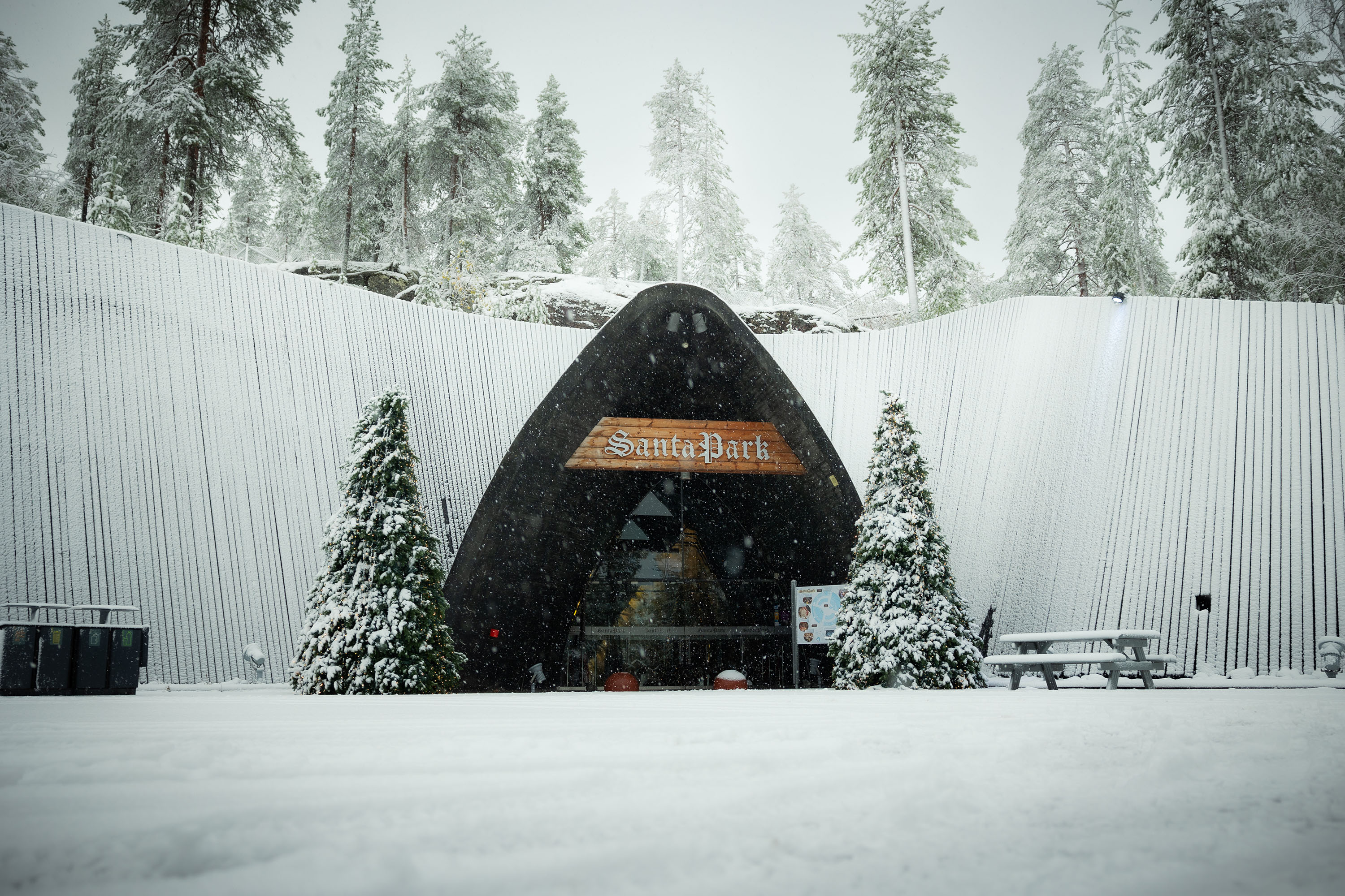 SantaPark sijaitsee maan uumenissa Rovaniemellä.